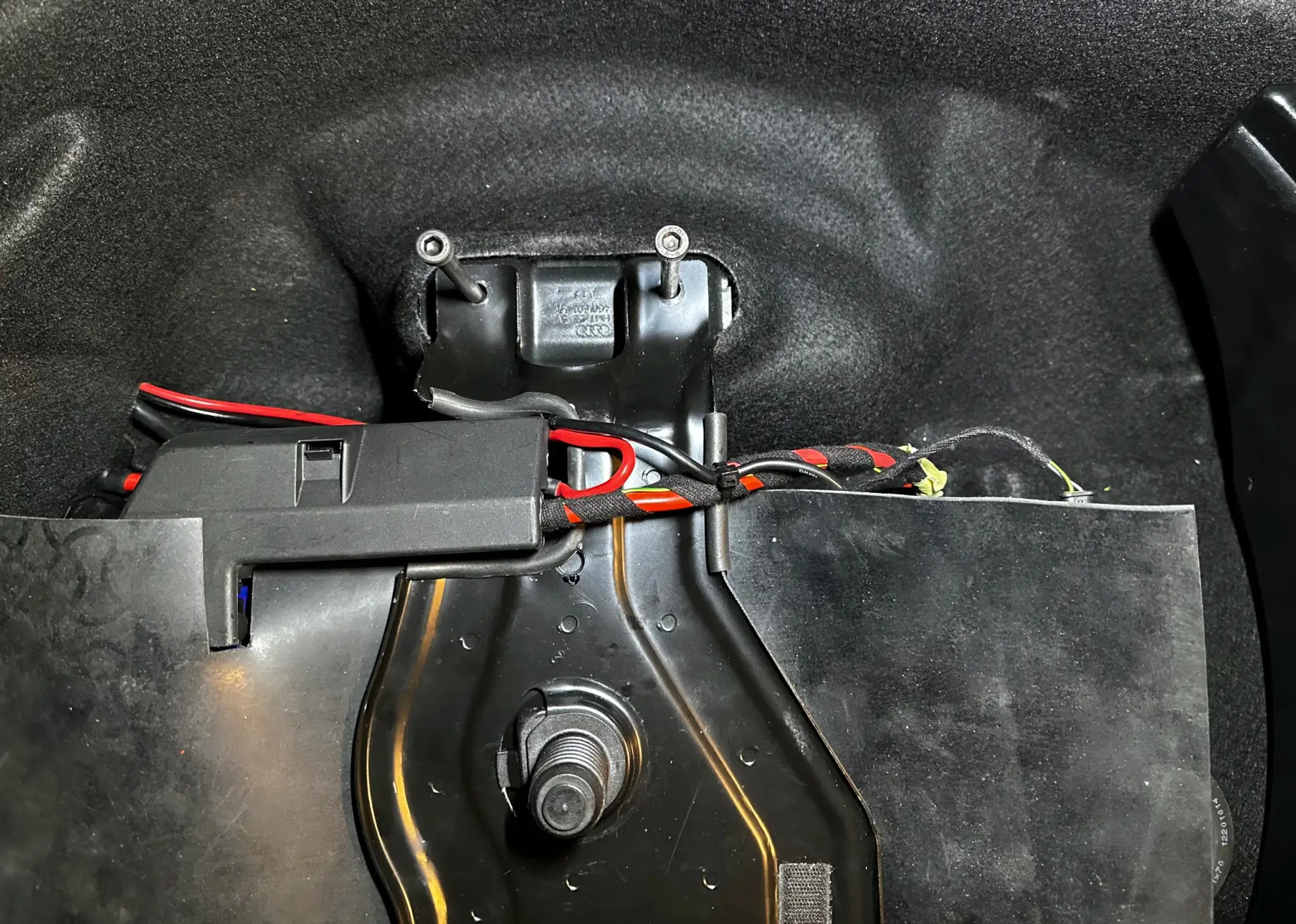 Umbau Bordwerkzeug Halter zum Batteriehalter