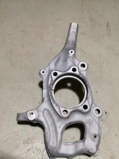 Audi Achsschenkel Stecksystem als Wandmontage