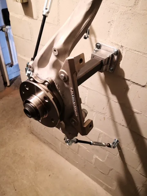 Audi Achsschenkel Stecksystem als Wandmontage