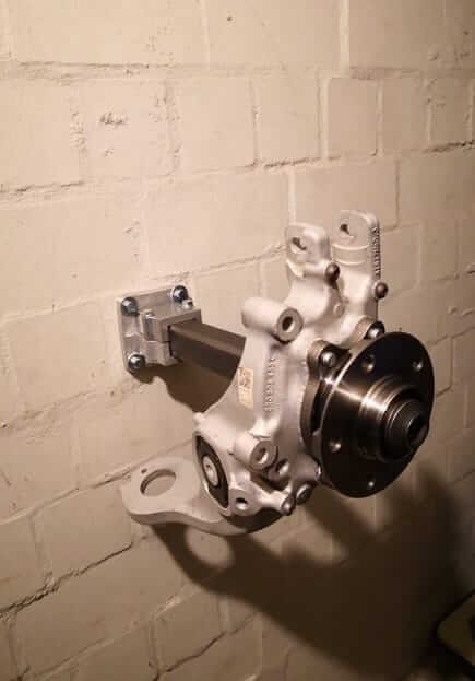 Audi Achsschenkel Stecksystem als Wandmontage