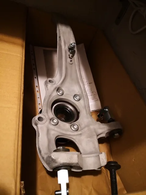 Audi Achsschenkel Stecksystem als Wandmontage